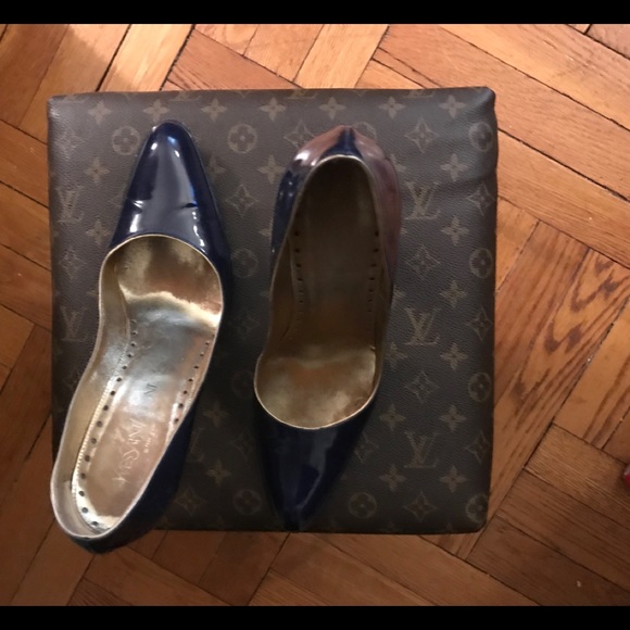 YVES SAINT LAURENT Blue Patent Leather Pumps - Picture 6 of 7